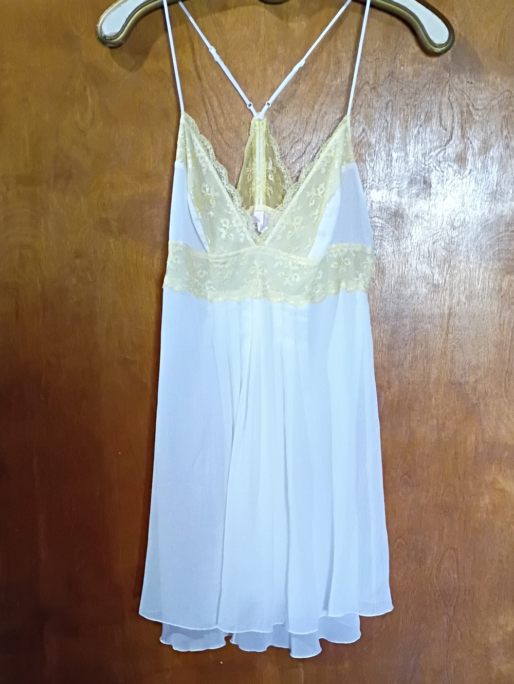 10 Victoria's Secret White Chemise with Pale Yellow Lace Beautiful